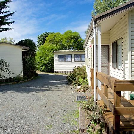 Triabunna Cabin & Caravan Park Экстерьер фото