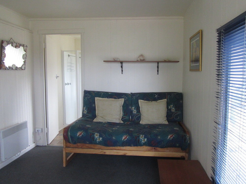 Triabunna Cabin & Caravan Park Экстерьер фото